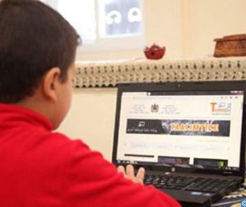 Adoption de l’enseignement à distance dans les établissements situés dans les quartiers classés comme foyers épidémiques