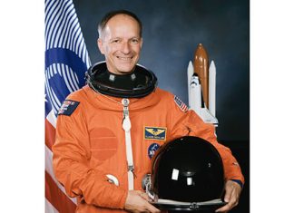 Aéronautique : L’astronaute suisse Claude Nicollier salue le potentiel et les atouts du Maroc