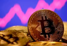 Wall Street : Le premier fonds indiciel lié au bitcoin fait son entrée à la Bourse de New York Bitcoin bat un nouveau record à 124000 $, soutenu par Wall Street et Trump