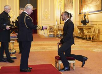 Formule 1 : Lewis Hamilton anobli par le prince Charles