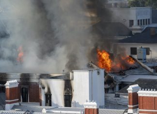 Afrique du Sud. incendie au siège du Parlement au Cap (Photos)