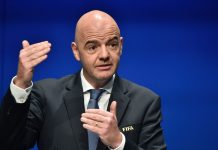 Au Maroc, la FIFA tente d’éteindre la crise autour de Gianni Infantino Au Maroc, la FIFA tente d'éteindre la crise autour de Gianni Infantino