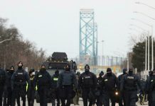 Canada. La police expulse les manifestants d’un pont frontalier vers les Etats-Unis