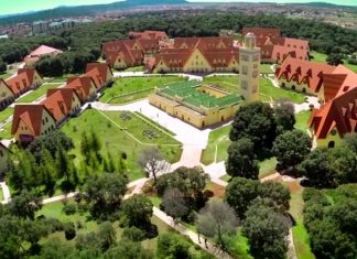 Al Akhawayn. Colloque sous le thème « La Gouvernance et le développement local »