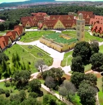 Al Akhawayn. Colloque sous le thème « La Gouvernance et le développement local »