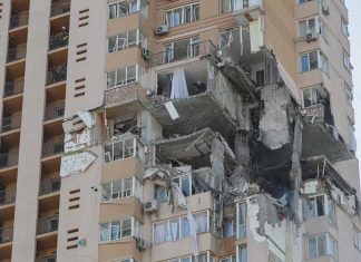 Ukraine. Un immeuble résidentiel à Kiev touché par un missile russe (Vidéo)