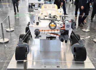 L’ambassade américaine à Rabat fait don du modèle Lego de « Mars Rover » à l’UIR