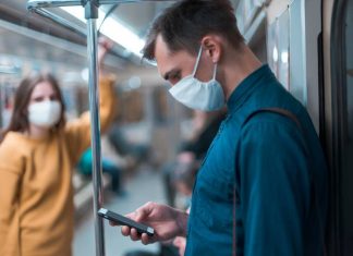 États-Unis : Une juge lève l’obligation du port du masque dans les transports publics