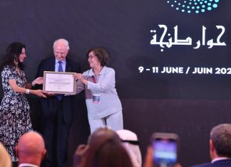 André Azoulay reçoit le prestigieux prix « Award for lifetime service to Dialogue of cultures »