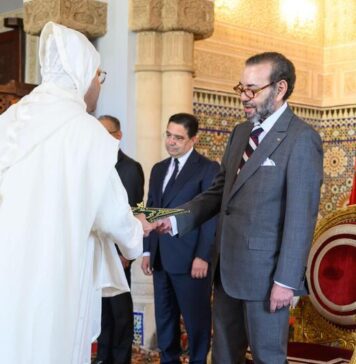 Le Roi nomme de nouveaux ambassadeurs