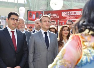 Festival du livre de Paris : Emmanuel Macron visite le stand marocain