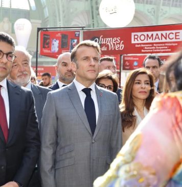 Festival du livre de Paris : Emmanuel Macron visite le stand marocain