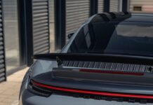 Une édition rare de la Porsche 911 Turbo « 50 ans » livrée au Maroc