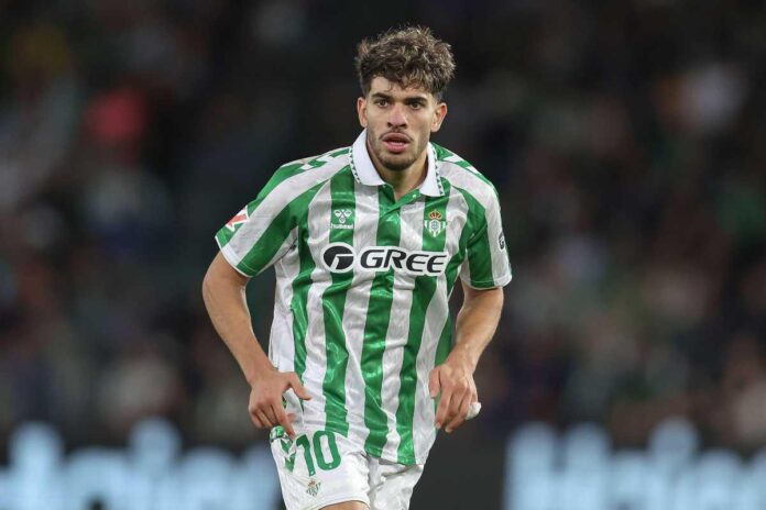 Ezzalzouli se dirige vers une nouvelle saison au Betis