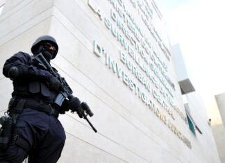 ée à l’aube ce mercredi par le Bureau Central d’Investigations Judiciaires (BCIJ), relevant de la Direction générale de la surveillance du territoire (DGST), a abouti au démantèlement d’une cellule terroriste affiliée à l’organisation dite « État islamique » (Daech). Quatre individus, âgés de 20 à 27 ans, ont été arrêtés alors qu’ils s’activaient entre Tétouan et Chefchaouen.