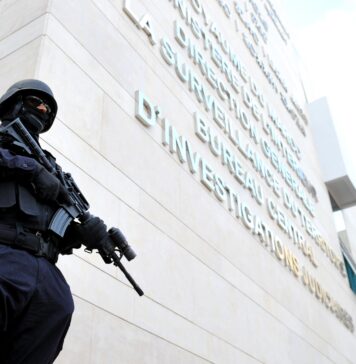 Démantèlement d’une nouvelle cellule terroriste entre Tétouan et Chefchaouen ée à l’aube ce mercredi par le Bureau Central d’Investigations Judiciaires (BCIJ), relevant de la Direction générale de la surveillance du territoire (DGST), a abouti au démantèlement d’une cellule terroriste affiliée à l’organisation dite « État islamique » (Daech). Quatre individus, âgés de 20 à 27 ans, ont été arrêtés alors qu’ils s’activaient entre Tétouan et Chefchaouen.