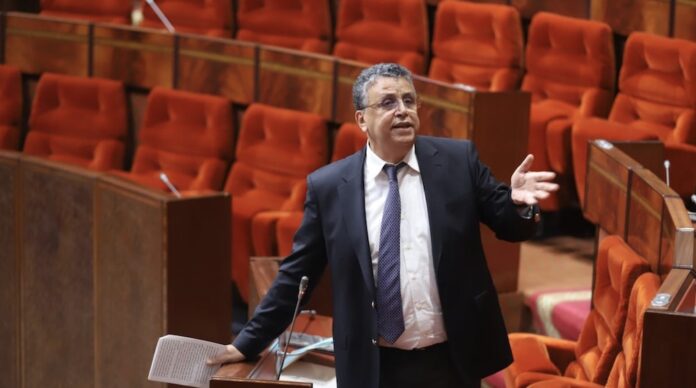 Controverse autour d’une donation : le ministre de la Justice répond aux critiques