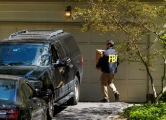 Des courriels interceptés relancent l’affaire John Bolton Des courriels interceptés relancent l'affaire John Bolton