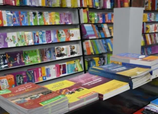 Éducation : la rentrée marquée par une pénurie de manuels Éducation : la rentrée marquée par une pénurie de manuels