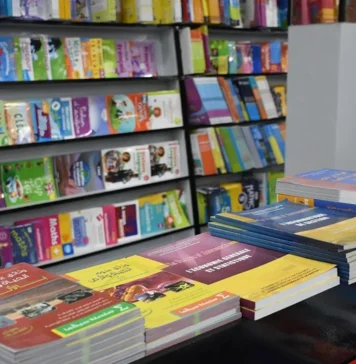 Éducation : la rentrée marquée par une pénurie de manuels Éducation : la rentrée marquée par une pénurie de manuels