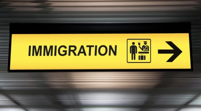 Canada : Ottawa réduit le nombre de résidents temporaires dès 2026