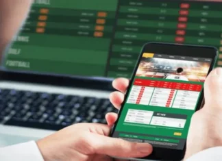 À Dakar un étudiant a perdu la vie lors d’affrontements sur le campus alors que les tensions étudiantes s’intensifient.