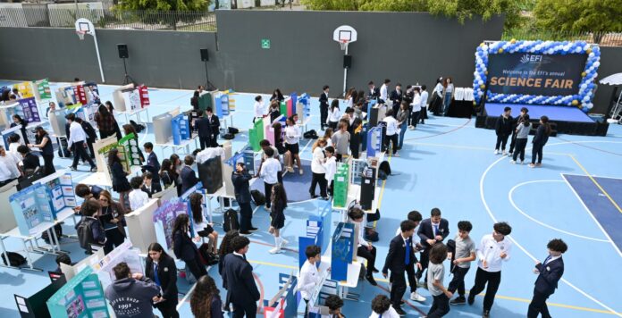 1000009567 À Casablanca, les élèves de l’EFI présentent leurs recherches