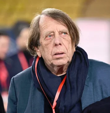 Finale de CAN : la présence non autorisée de Le Roy relance le débat Finale de CAN : la présence non autorisée de Le Roy relance le débat