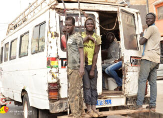 Le transport urbain entièrement paralysé au Sénégal Le transport urbain entièrement paralysé au Sénégal