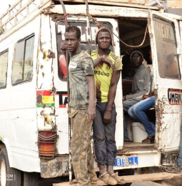 Le transport urbain entièrement paralysé au Sénégal Le transport urbain entièrement paralysé au Sénégal