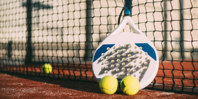 Padel : les joueurs marocains entrent en lice au FIP Bronze Marrakech