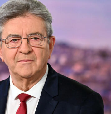 Jean-Luc Mélenchon se lance dans une quatrième campagne présidentielle Jean-Luc Mélenchon se lance dans une quatrième campagne présidentielle