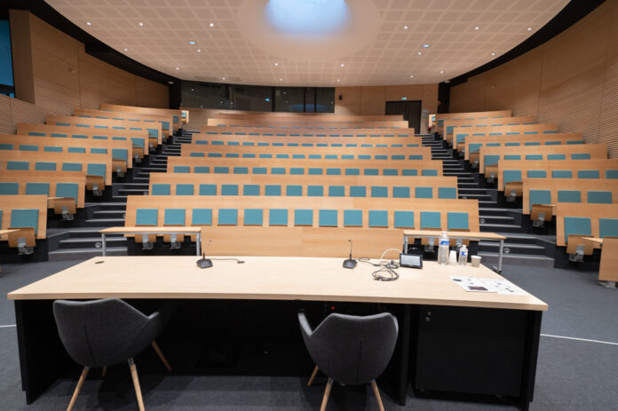 La facture des études universitaires provoque la colère des fonctionnaires