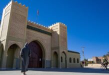 Dons royaux au Mausolée Moulay Ali Cherif et à la Zaouïa Derkaouia Dons royaux au Mausolée Moulay Ali Cherif et à la Zaouïa Derkaouia