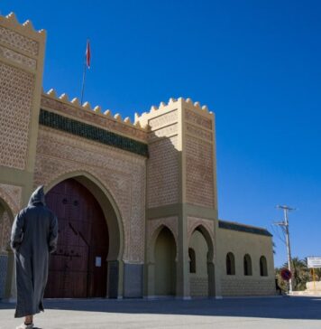 Dons royaux au Mausolée Moulay Ali Cherif et à la Zaouïa Derkaouia Dons royaux au Mausolée Moulay Ali Cherif et à la Zaouïa Derkaouia