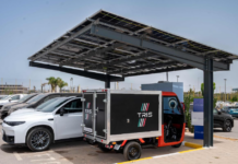 Stellantis expérimente une station solaire autonome au Maroc Stellantis expérimente une station solaire autonome au Maroc